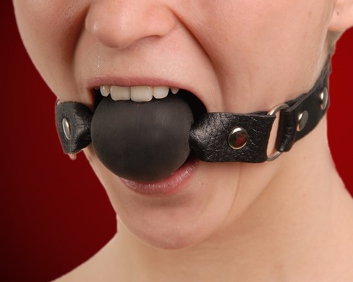 Кляп со страпоном XR Brands Ride Me Mouth Strict Leather, черный XRAC735 - XR Brands - Кляпы шары - Купить