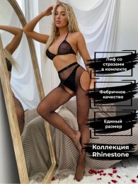 Эротические чулки в сетку и лиф со стразами